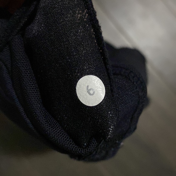 lululemon tank, built in bra, black, size 6 - Picture 3 of 3
